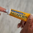 neosporin-maximum-strength-triple-antibi-4.jpg