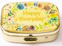 AmyZone Metal Pill Organizer Ταξίδι φιλικό Φορητό Compact Pill Box Χαριτωμένο Χάπια περίπτωση για να κρατήσει βιταμίνες / Tylenol / Fish Oil / Συμπληρώματα / Meds / Tablet για Purse / Pocket (Ευτυχισμένη Καθημερινή)