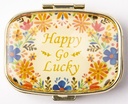 AmyZone Metal Pill Organizer Ταξιδέψτε Φιλικά Φορητό Compact Pill Box Χαριτωμένο Χάπια περίπτωση για να κρατήσει τις βιταμίνες / Tylenol / Fish Oil / Συμπληρώματα / Meds / Tablet για Purse / Pocket (Happy Go Lucky)
