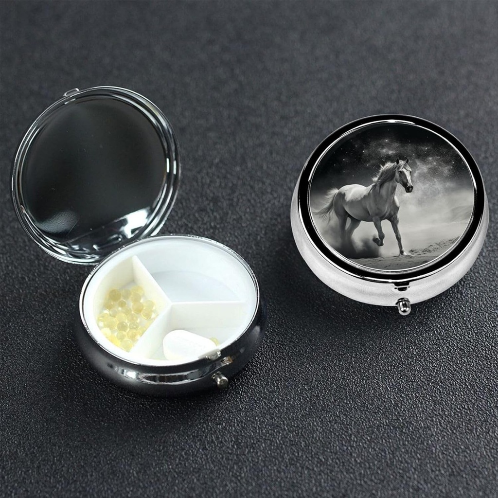 Round Pill Box 3 Διαμέρισμα Pill Box Pill Pill Containe Pillbox περίπτωση για τα ταξίδια Μικρό Pill περίπτωση Λευκό άλογο και αστεροειδής Hill Organizer για βιταμίνες Fish Oil Box συμπλήρωμα κουτί