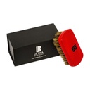 Magnetized High-end Beard Brush Set – Το σετ “Traveler” περιλαμβάνει έναν αποσπώμενο καθρέπτη και πινέλο από τρίχες αγριογούρουνου. Το “ULTIMATE BRUSH” είναι διαθέσιμο σε τρία σύνολα και πολλαπλά χρώματα.